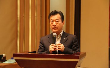 Who’s dancing with a colored “chain” in the sky fire-lit- Yao Qin, Chairman of Jiangsu Feiliks International Logistics Co., Ltd